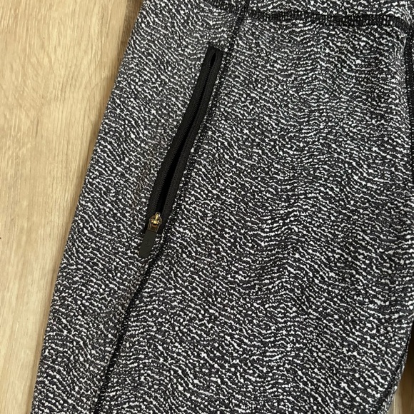 Lululemon Run It Out Tight Power Luxtreme Ripple Jacquard Black White Size 6 - Picture 11 of 16